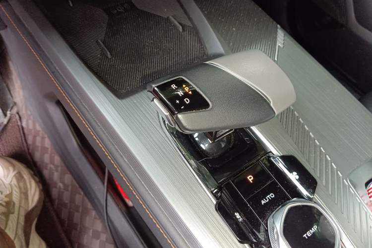 Used Oshan Z6 New Energy 2023 ZhiDian iDD 150KM Flagship PLUS Smart Parking Edition
