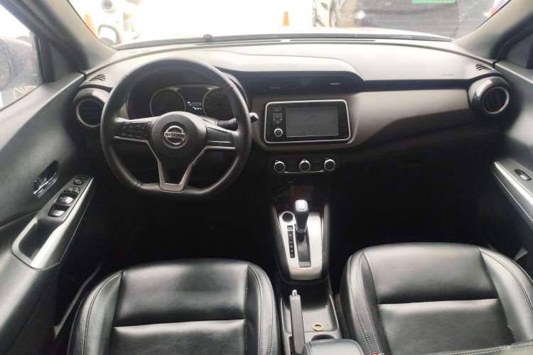 Used Nissan Kicks 2019 1.5L CVT Cool Enjoy Edition Center Console