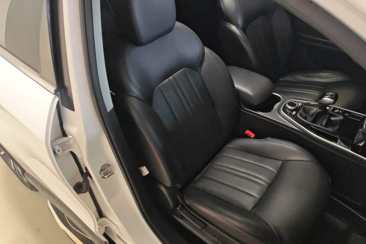 Used Soueast DX7 2018 Prime 1.5T Manual Smart Connect Starry Edition China V Standard Right Front Seat