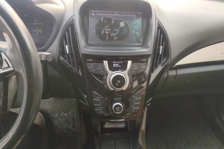 Used BYD Qin New Energy 2015 1.5T Dual-Crown Flagship Edition
