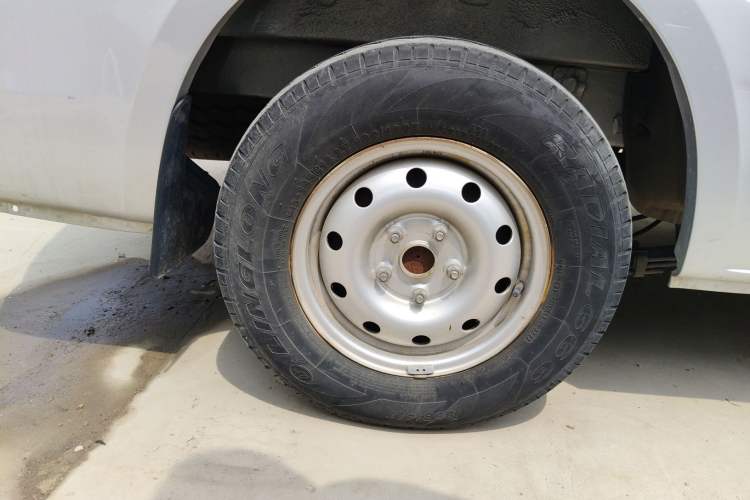 Used CHANGAN KAICHENG Ruixing M60 2020 1.5L Standard Version China VI 6-Seater DAM15KR Right Rear Wheel Hub