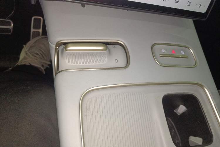 Used Nio ES8 2024 75 kWh Executive Edition Gear Lever