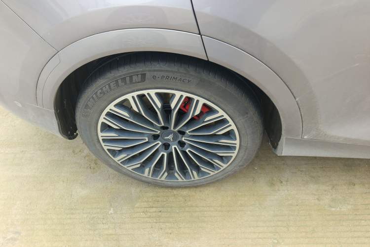 Used VOYAH FREE 2025 Model FREE+ Four-Wheel-Drive Qiankun Edition Right Rear Wheel Hub