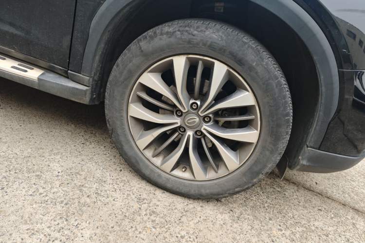 Used GAC Trumpchi GS8 2017 320T Two-Wheel Drive Luxury Smart Connectivity Version (7 Seats) Right Front Wheel Hub