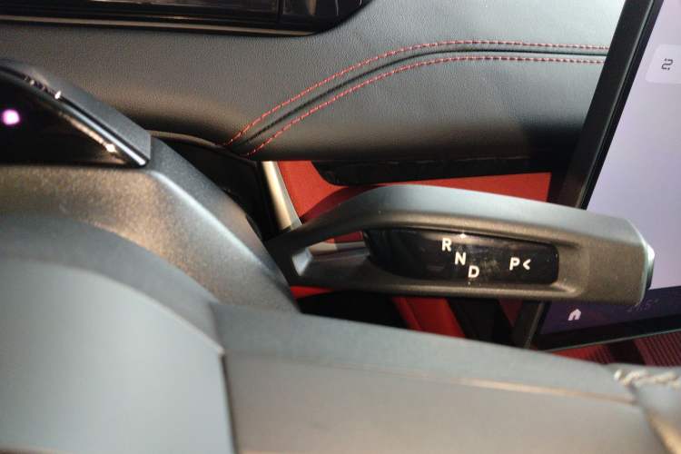 Used Xiaomi Auto SU7 2024 Rear-Drive Ultra-Long Range Advanced Pro-Level Intelligent Driving Version Gear Lever