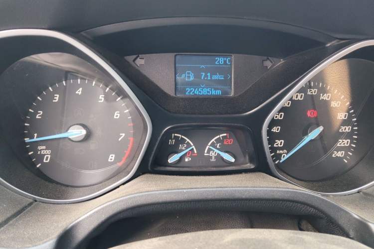 Used Ford Focus 2012 Sedan 1.6L Manual Fashion Edition Odometer Close Up