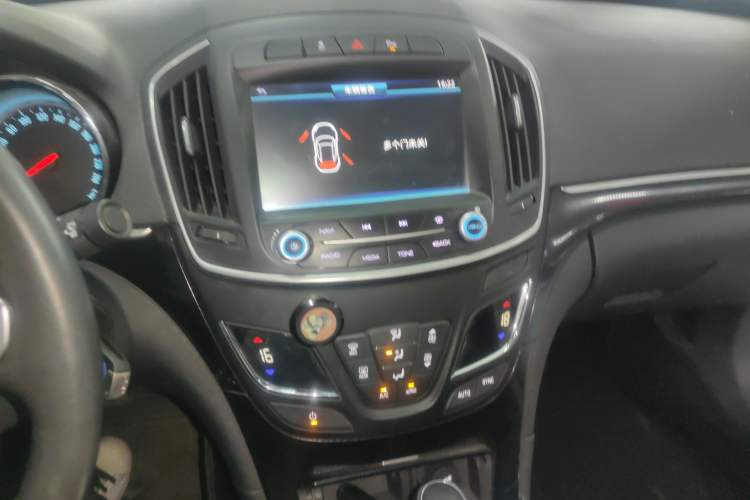 Used Buick Regal 2015 1.6T Leading Technology Model Audio And AC Panel
