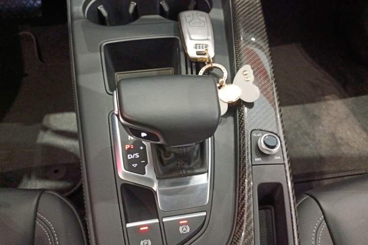 Used Audi A4L 2020 40 TFSI Fashionable and Elegant Model
