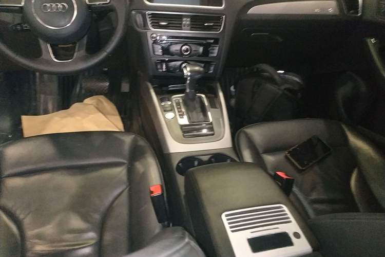 Used Audi Q5 2017 40 TFSI Ambition Edition Gear Lever