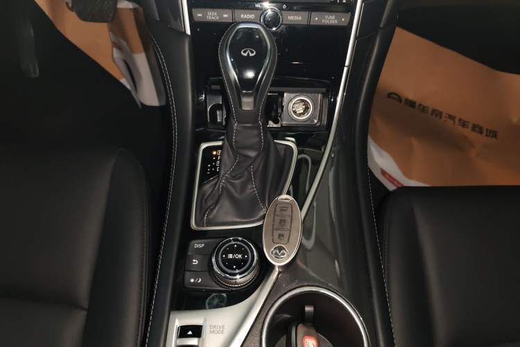 Used Infiniti Q50L 2018 2.0T Comfort Edition China VI Standard
