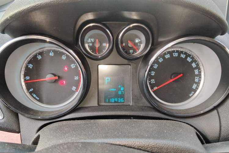 Used Buick Encore 2013 1.4T Automatic Two-Wheel Drive Leading Model Instrument Cluster