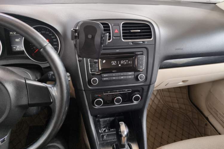 Used Volkswagen Golf 2012 1.4 TSI Automatic Comfort Edition Audio And AC Panel