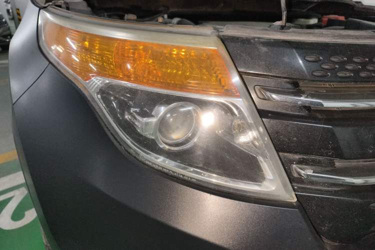 Used Ford Explorer 2013 3.5L Deluxe Model Right Front Headlight