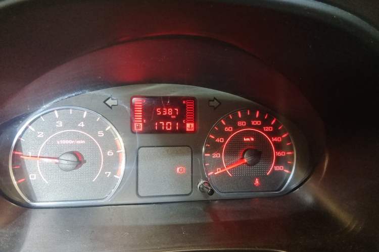 Used Wuling Hongguang V 2022 1.5L Jingqu Edition Electric-Assist LAR Odometer Close Up