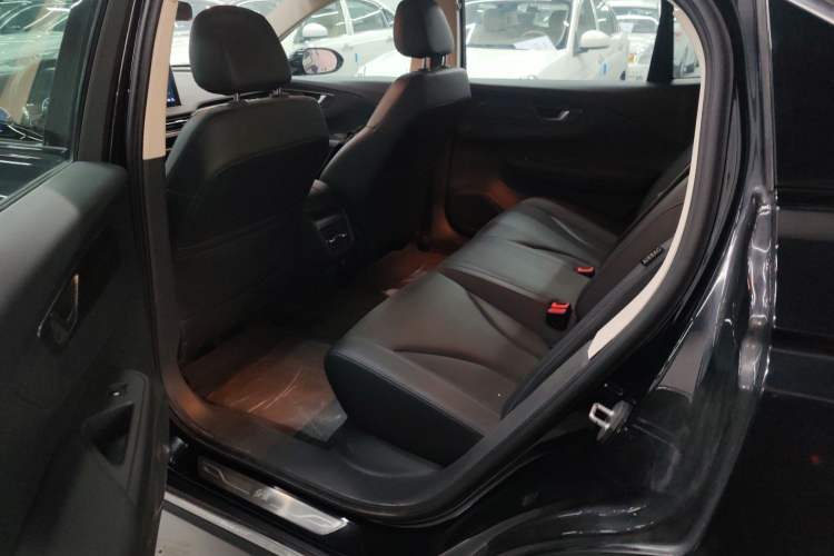 Used Hongqi E-QM5 2022 431 km Charge & Enjoy Edition