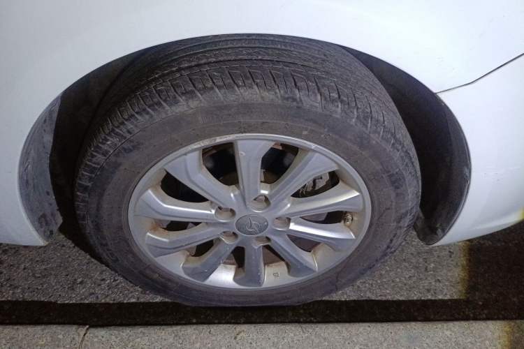 Used Haima M6 2015 1.5T Manual Comfort Model Right Front Wheel Hub