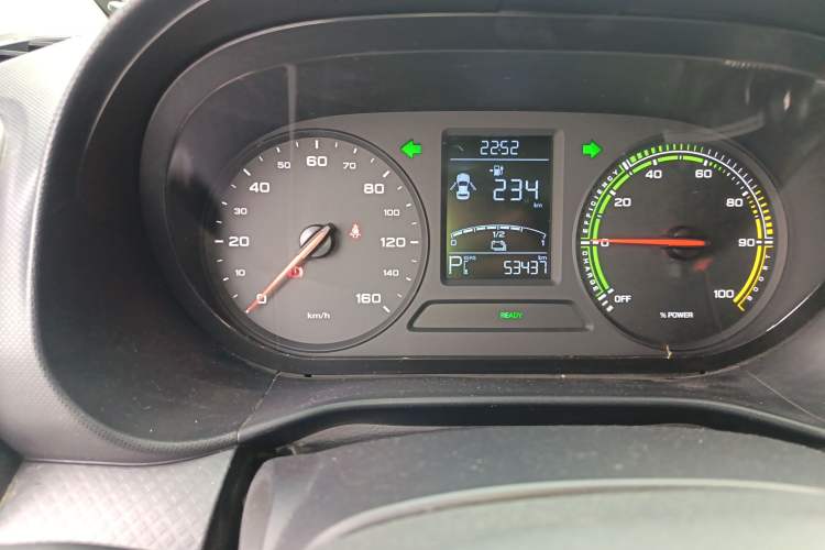 Used Roewe Clever 2022 311km QiQi BoBo Edition Odometer Close Up