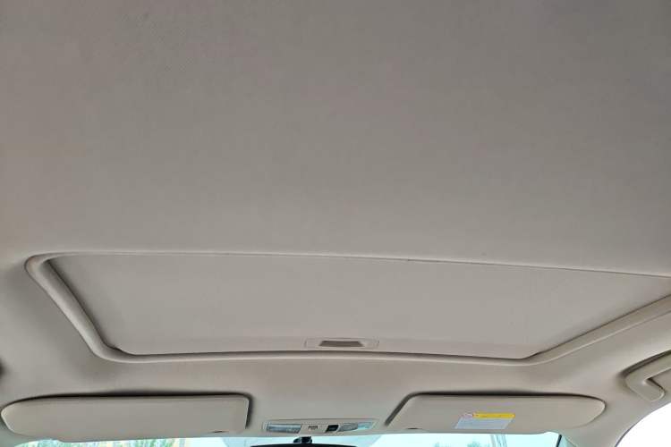 Used Mitsubishi Outlander 2018 2.0L Two-Wheel Drive Glory Edition 5 Seats Headliner