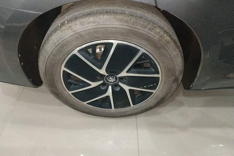 Used BYD Qin L 2025 DM-i Smart Drive 120KM Leading Model
