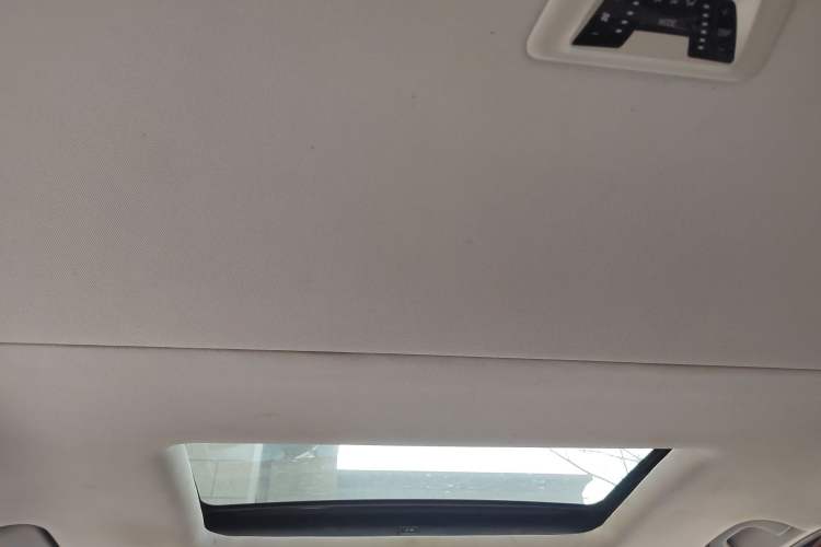 Used SAIC MAXUS G10 2015 2.0T Automatic Anniversary Edition