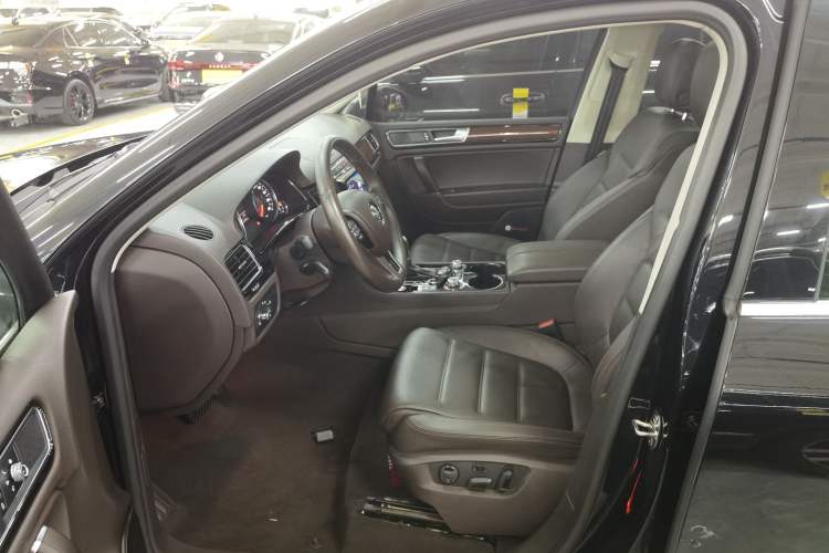 Used Volkswagen Touareg 2017 3.0 TSI Touareg Model Left Front Seat