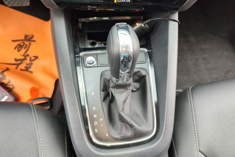 Used Volkswagen Sagitar 2018 1.6L Automatic Comfort Model Gear Lever