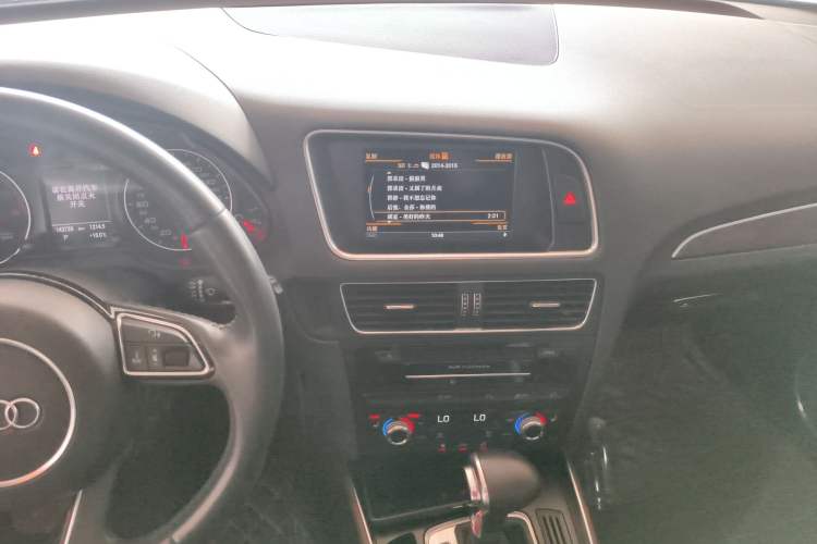 Used Audi Q5 2013 40 TFSI Comfort Edition Audio And AC Panel