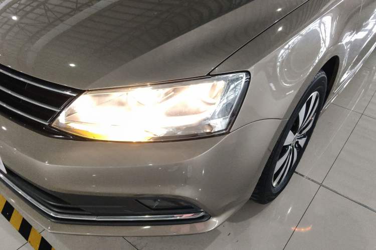 Used Volkswagen Sagitar 2017 1.6L Automatic Comfort Model Left Front Headlight