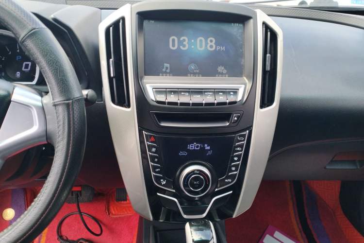 Used Luxgen U6 SUV 2015 1.8T Fashion Edition Audio And AC Panel