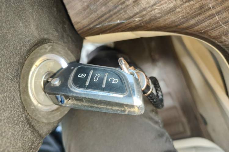 Used CHANGAN Raeton 2013 2.0L Automatic Luxury Version China IV Standard
