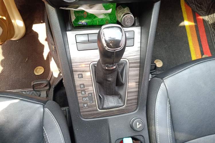 Used Skoda Octavia 2017 1.6L Automatic Smart Drive Edition Gear Lever