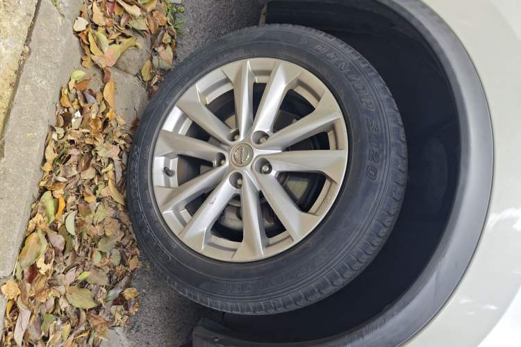 Used Nissan Qashqai 2016 2.0L CVT Elite Edition Right Front Wheel Hub