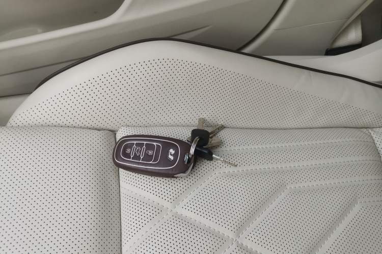 Used Volkswagen Phideon 2018 Revised Version 380TSI Two-Wheel Drive Business Edition
