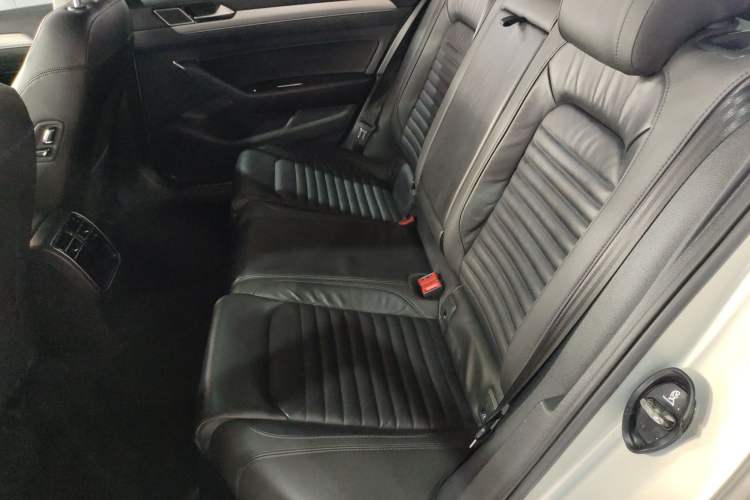 Used Volkswagen Magotan 2019 330TSI DSG Leading Edition China V Standard Left Rear Seat