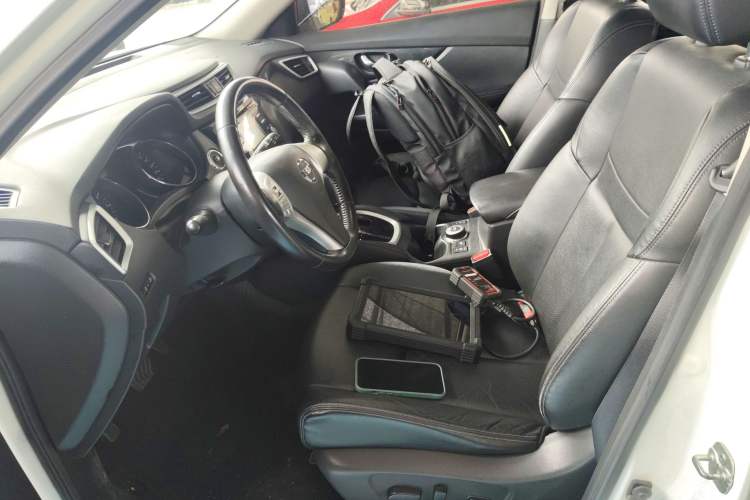 Used Nissan X-Trail 2014 2.5L CVT Leading Edition 4WD
