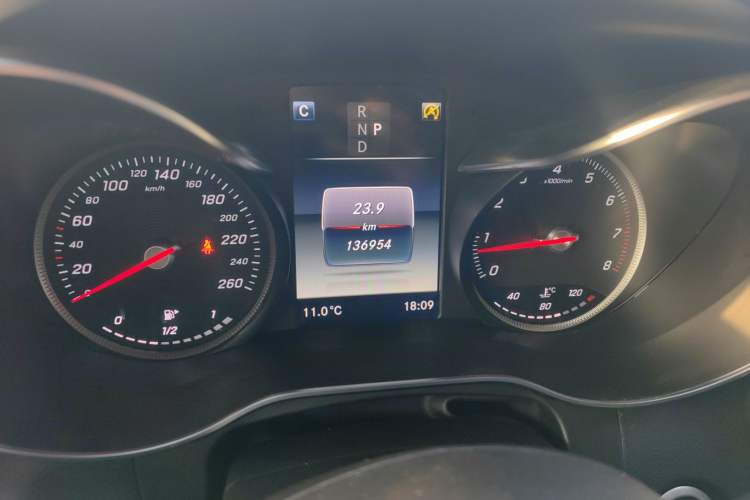 Used Mercedes-Benz GLC 2019 Facelift GLC 260 L 4MATIC Luxury Model
