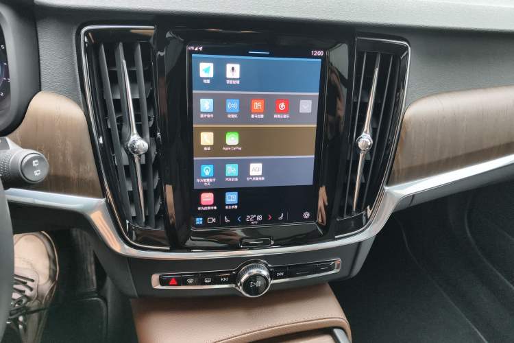 Used Volvo V90 2022 Cross Country B5 AWD Smart Range Edition
