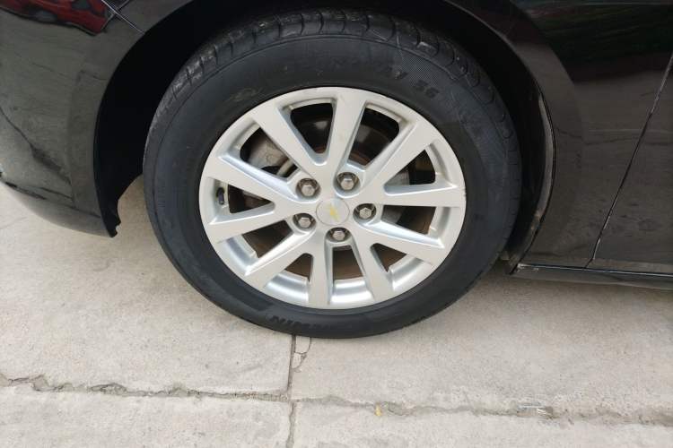 Used Chevrolet Malibu 2014 2.4L Automatic Luxury Edition Left Front Wheel Hub