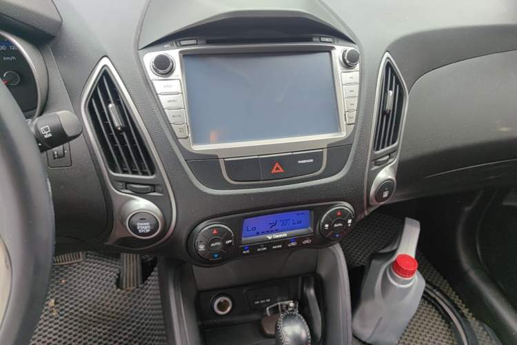 Used Hyundai ix35 2015 2.0L Automatic 2WD Smart Version China V Standard
