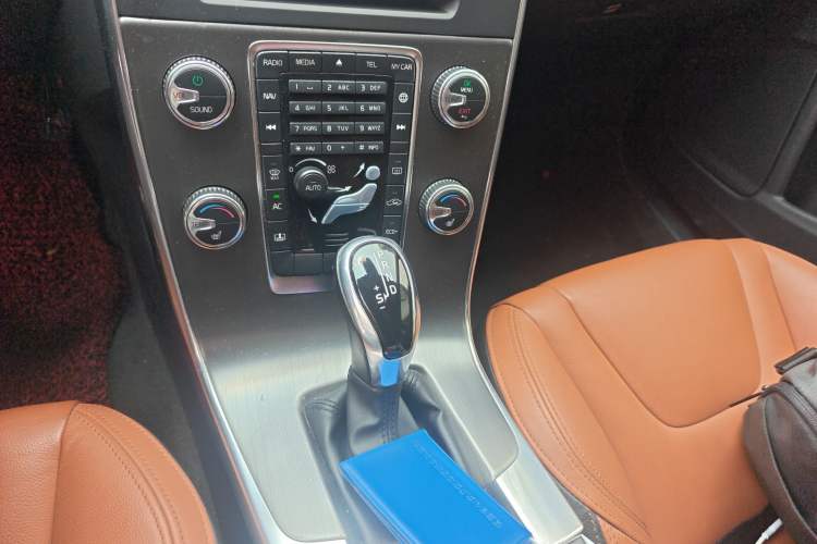 Used Volvo S60 2016 S60L T5 Intelligent Drive Edition Gear Lever