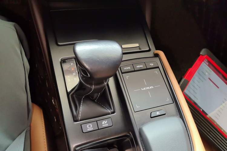 Used Lexus ES 2018 300h Premier Edition China VI Standard
