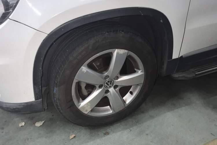 Used Volkswagen Tiguan 2012 1.8TSI Automatic Two-Wheel Drive Zhaoshi Edition Right Front Wheel Hub