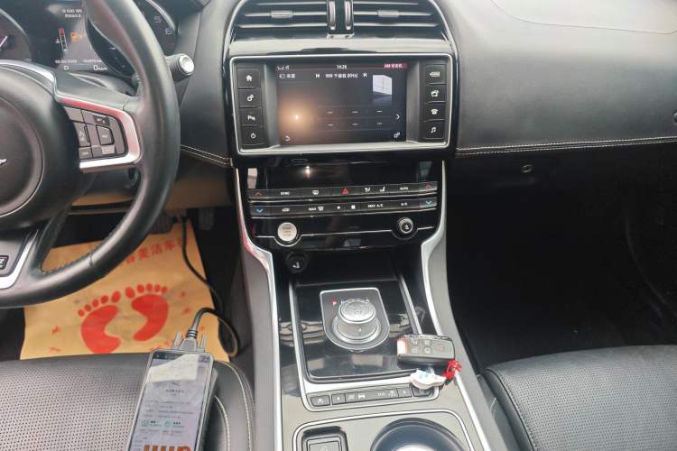 Used Jaguar XE 2015 2.0T 200 PS R-Sport