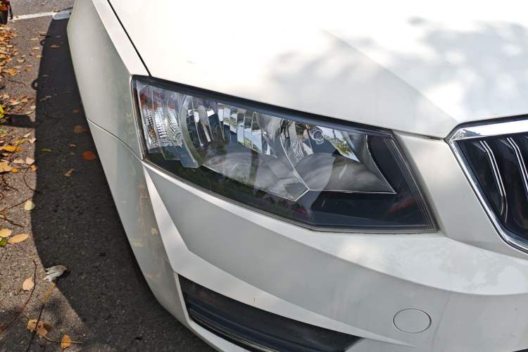 Used Skoda Octavia 2017 1.6L Automatic Chuanxing Edition Right Front Headlight