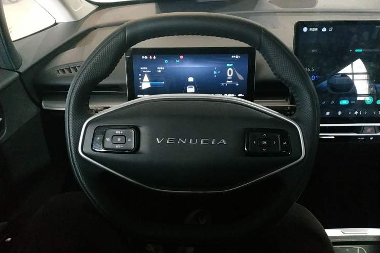 Used Venucia VX6 2023 520 Pro
