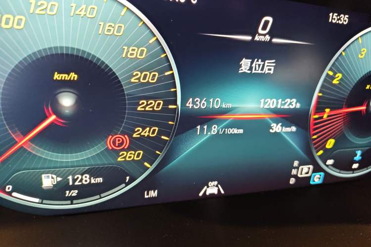 Used Mercedes-Benz GLC 2020 Facelifted GLC 300 L 4MATIC Luxury Edition Odometer Close Up