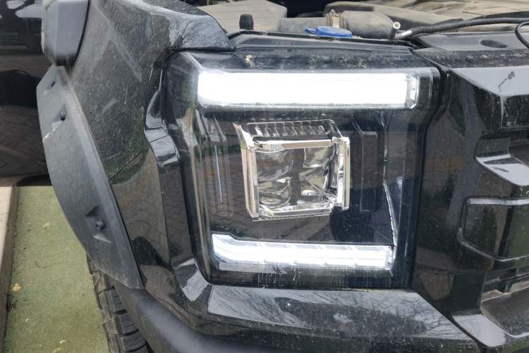 Used JMC DaDao 2023 Fly-Jiang 2.3T Gasoline Automatic 4x4 Boundaryless Model Right Front Headlight