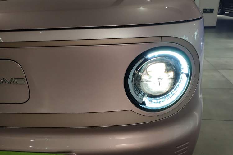 Used Geely Auto Panda 2023 Panda Mini 200km Endurance Bear Left Front Headlight