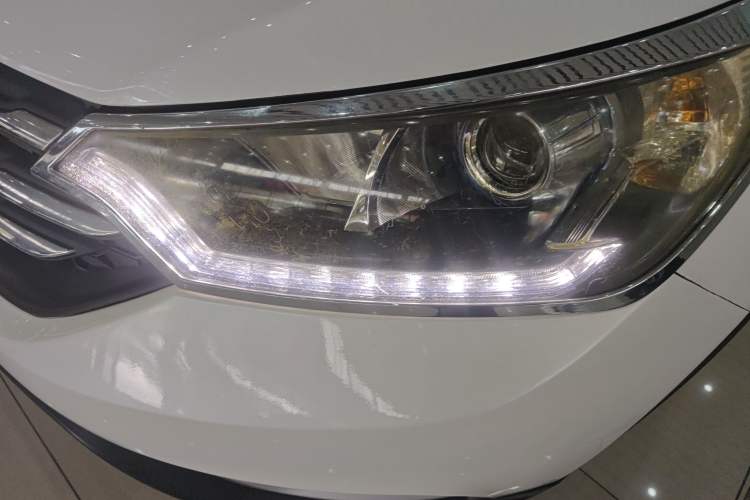 Used Dongfeng Aeolus AX7 2015 2.0L Manual Zhiyi Trim
