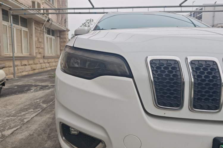 Used Jeep Cherokee 2019 2.0T 2WD Enjoyment Edition China V Right Front Headlight